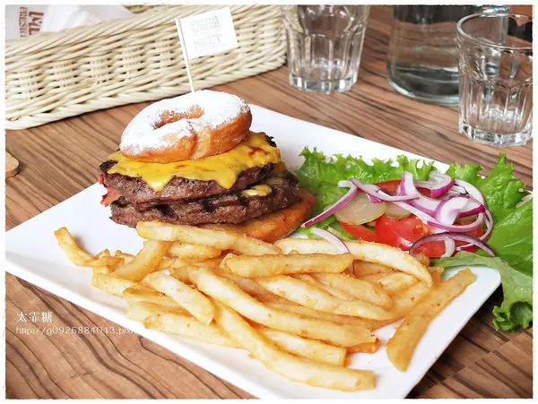 【台北】捷運公館站。免費wifi。美式餐廳/漢堡/義大利麵/商業午餐。潮牌IDC旗下新品牌「Hater Cafe」台式甜甜圈X美式漢堡。極致混搭超對味