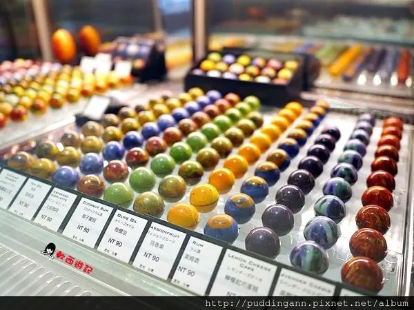 [食記]台北忠孝敦化站 Alexanders Patisserie 亞歷山大法式甜點 招牌焦糖海鹽星球巧克力 精緻法式甜點 少女心下午茶 玫瑰馬卡龍 OPENRICE食家聚餐!!! 東區下午茶/忠孝敦