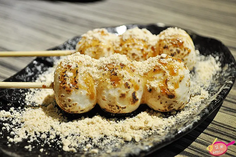 台中創意串燒。十七号串烤町。有別於傳統日式居酒屋，菜色以創意串烤為主打，推薦令人激賞的客家私房料理