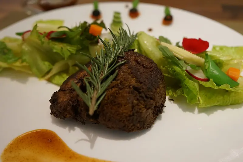 【桃園素食】艾維農歐風素食，一間結合自然養生和藝術的素食概念店，可以體驗味蕾變化的層次美味，享受擺盤的美學品味，簡直是法式料理的質感與規格