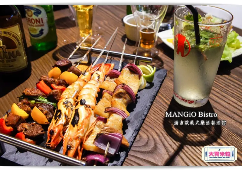 大胃米粒【台北義式餐酒館推薦】MANGiO Bistro滿吉歐義式樂活餐酒館。藝人明星愛店～串烤伊比利豬配香蕉啤酒嗨翻夏夜(捷運南京三民站美食/京華城美食)