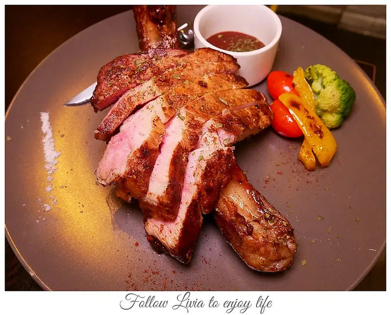 美食餐廳║台北中山區 捷運南京復興站 南京復興站 美食 Mastro Cafe復北店 戰斧豬排好肥美 南京東路站 美食/情侶約會餐廳/聚餐推薦 ❤跟著Livia享受人生❤