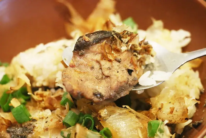 小琉球必吃美食『阿對麵店』鬼頭刀乾拌飯、鮪魚蓋飯、菜單價位，小琉球兩天一夜旅遊