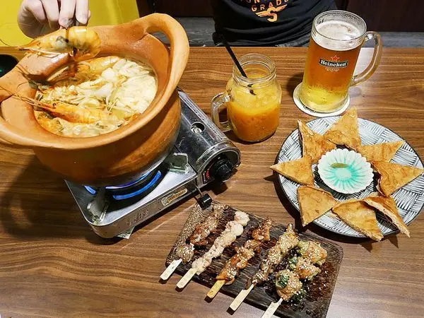 泰夯串燒 - 新北板橋浮洲車站附近正統泰式料理  不僅有串燒、紅土陶火鍋還有多種手路菜  心目中第一名的泰式奶茶在這裡!!