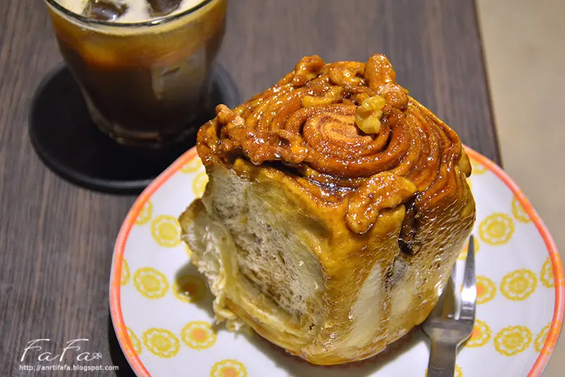 
flys kitchen。東區限量肉桂捲x西西里咖啡值得一喝
