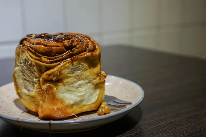 『魔王在吃 flys kitchen』台北大安區 限量供應肉桂卷 必點西西里咖啡 不敢吃肉桂卷的我也愛上『內文有店家資訊』