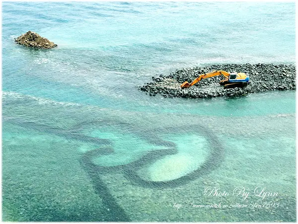 澎湖南島坐船去！搖ㄚ搖~晃丫晃~來到【七美嶼-雙心石滬】