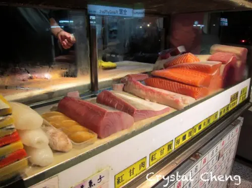 【基隆美食推薦】朱添鮮魚號 凌晨三點營業的新鮮現切生魚片 入口鮮甜 可是又是邊吃邊想睡呀！！(小吃 宵夜 排隊美食)