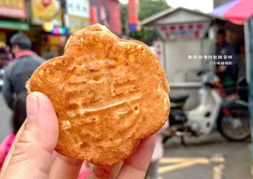 新竹人氣排隊美食 ❤ 鄭家祖傳特製雞蛋糕 ❤ 小小的路邊雞蛋糕攤車卻有著大大的人氣!! #新竹銅板美食 #鄭家特製雞蛋糕 #國民美食 #小吃 #甜點下午茶 #古早味雞蛋糕