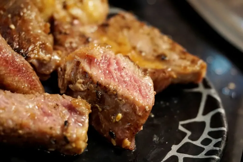 體驗【西門】松岩炭火燒烤。店員超親切。食材品質有待加強