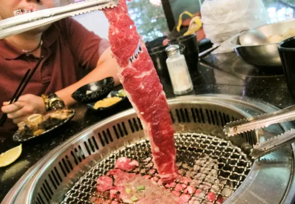 [西門町]松岩炭火燒烤。火鍋+燒肉雙重享受!!頂級生蠔x厚切牛排x大蝦吃到飽!!