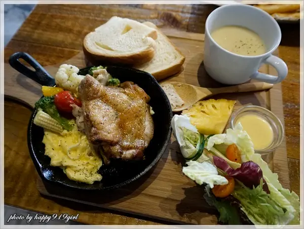 [高雄]鄰近MLD台鋁生活商場的漢堡/鐵鍋早午餐★BURP BAR打嗝吧