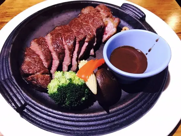 捷運忠孝復興站✿肉塊牛排 Meat Loaf Steakhouse✿平價鮮切牛排 ! CP值超高的東區美食~