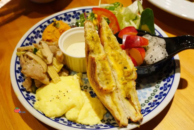 【板橋美食】新埔早午餐推薦 翁林林Cafe 不限時 免費WIFI 插座 含菜單