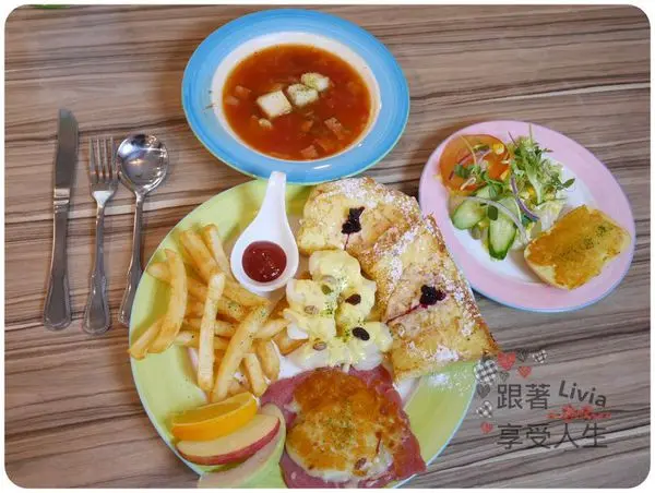 美食。餐廳│ 新北新莊區 輔大捷運站  輔大早午餐下午茶 荷亞輕食館 輔大店 學生/上班族的天堂啊！ ❤跟著Livia享受人生❤