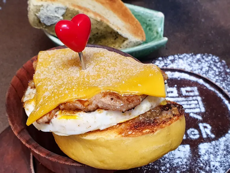 【恆春隱藏版美食】賀HeR巷內食間 在老房子裡烤饅頭的網美店 饅純的喔