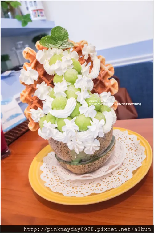 ✿高雄✿ 超級夢幻季節限定水果鬆餅 每日限定記得一定要先預約 麻糬口感的鬆餅本體也是超好吃 ➜ W Kitchen