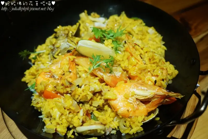 【高雄-鼓山區】黑浮咖啡 RÊVE Café（高美店）