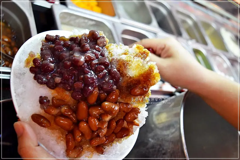 [捷運美食-板橋站/府中站] 黑糖元氣屋。料多大碗價格實在。手工黑糖剉冰手工湯圓。燒燒仔吃~~冰!