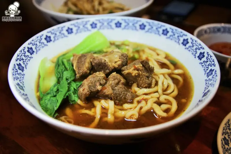 吃-前金。林素蘭牛肉麵，傳承老奶奶的專精手藝、飄香一甲子
