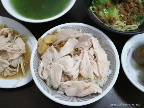 頂吉古早味火雞肉飯│台中公園旁好吃火雞肉飯，片狀盛裝好豪邁，搭配自製油蔥酥歐伊細內~