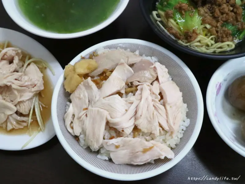 頂吉古早味火雞肉飯│台中公園旁好吃火雞肉飯，片狀盛裝好豪邁，搭配自製油蔥酥歐伊細內~