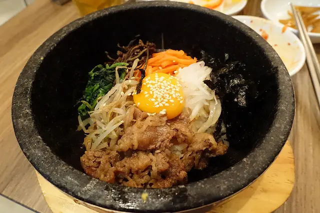 【食記】林口三井outlet。bibim韓國料理~石鍋拌飯與豆腐煲好吃!!