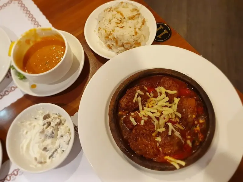 (胖樺食記)台北推薦異國美食「番紅花城土耳其餐廳」/捷運/松江南京站推薦美食/中山站/烤羊肉串羊肉丸彼得米布丁/完整菜單/SamsungS10+