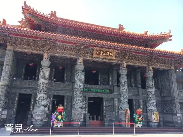 [桃園景點推薦] 虎頭山 明倫三聖宮 攤位美食小吃 運動 關公廟 關聖帝君