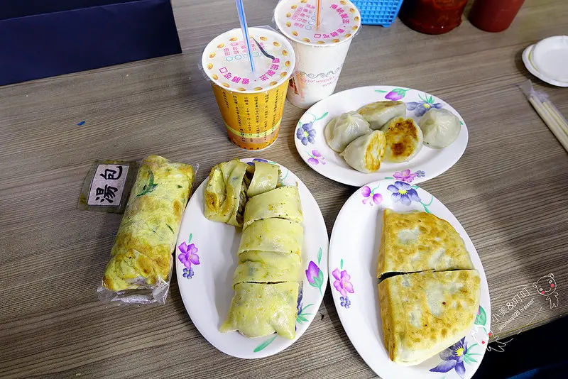 【台北宵夜】大台北豆漿大王 南海路轉角 深夜好去處！大排長龍的豆漿店/蛋包飯/小籠湯包/薏仁漿/宵夜