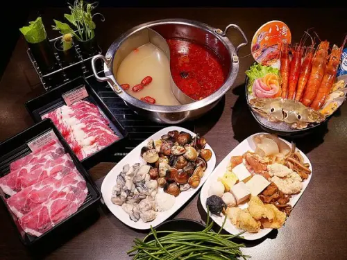 八海精緻鍋物 - 台北西門町火鍋吃到飽，想體驗在海生館用餐的經驗嗎? 高達100種食材任君挑選，還有啤酒暢飲喝個痛快