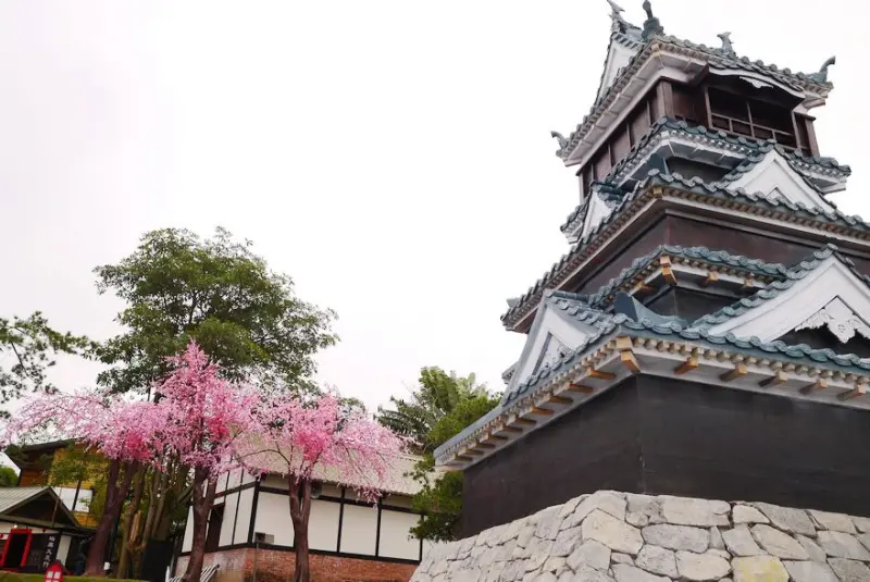 【南投】竹山 桃太郎村 台灣影城‧日本街 2016年1月新開幕熱門景點‧台灣版熊本城、合掌屋