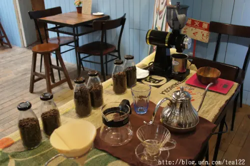 到逢甲夜市尋一個小確幸--D.M Cafe