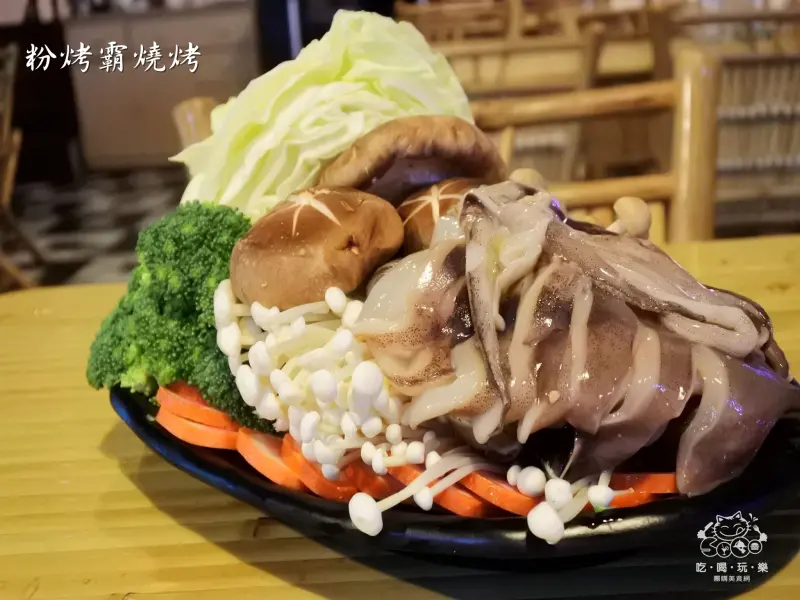 《美食推薦》【桃園】粉烤霸燒烤。桃園平價燒烤串燒火鍋 特推燒烤松阪豬 燒烤豬肋排 招牌脆皮雞翅 黃金軟絲 海鮮火鍋 平價銅板美食 桃園必吃美食推薦(文末贈獎)