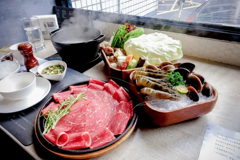 『魔王食記』台北信義 美味質感的鍋物店 初衷小鹿 Original Pot 食材新鮮天然 蔬菜盤竟高達23種配料「內文有店家資訊』