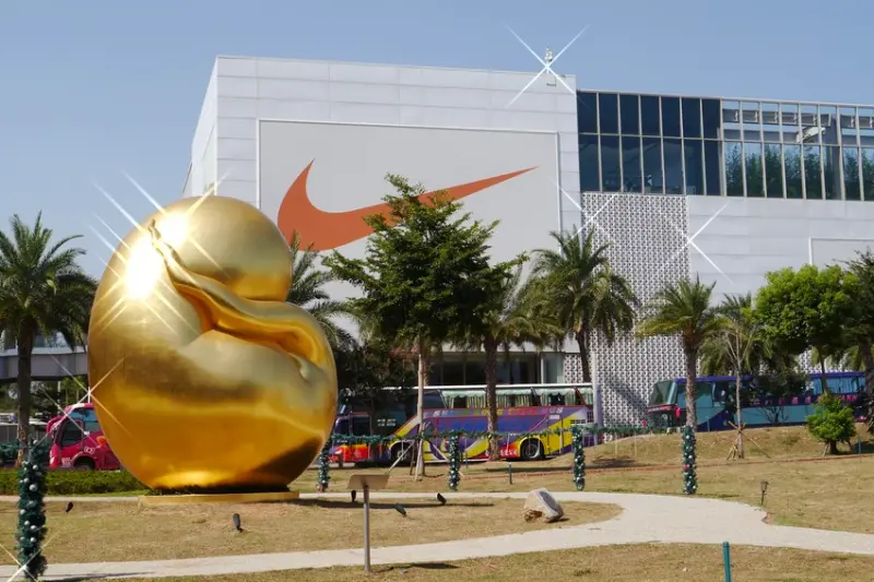 免稅店與伴手禮：昇恆昌免稅商店、風獅爺商店街、砲彈鋼刀、貢糖、一條根勁茶（金門輕鬆遊～七）