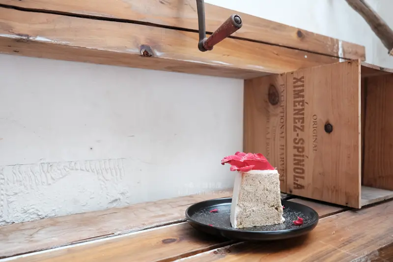 【台北】I Met You Cafe｜信義區咖啡廳｜玫瑰戚風蛋糕也太美了吧！ - 桑分鐘熱度