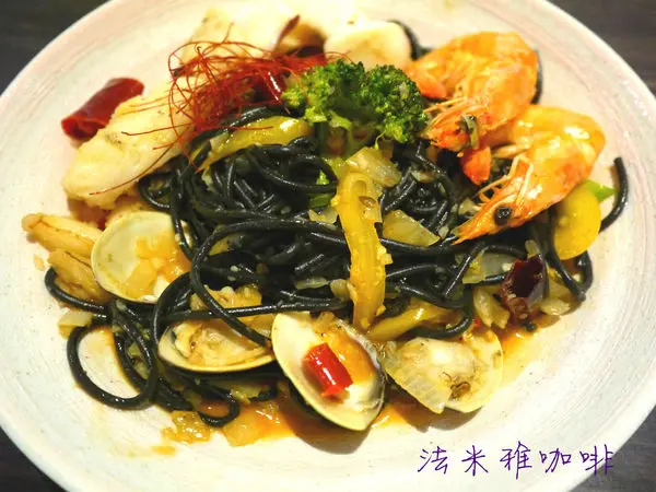 【新北市 三重/捷運三重站】法米雅咖啡-氣氛優質餐點有水準