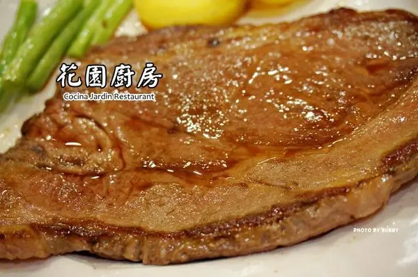 【台北美食】板橋 花園廚房 原肉牛排原味呈現 Prime頂級美國嫩肩牛排 + 特級紐西蘭莎朗牛排