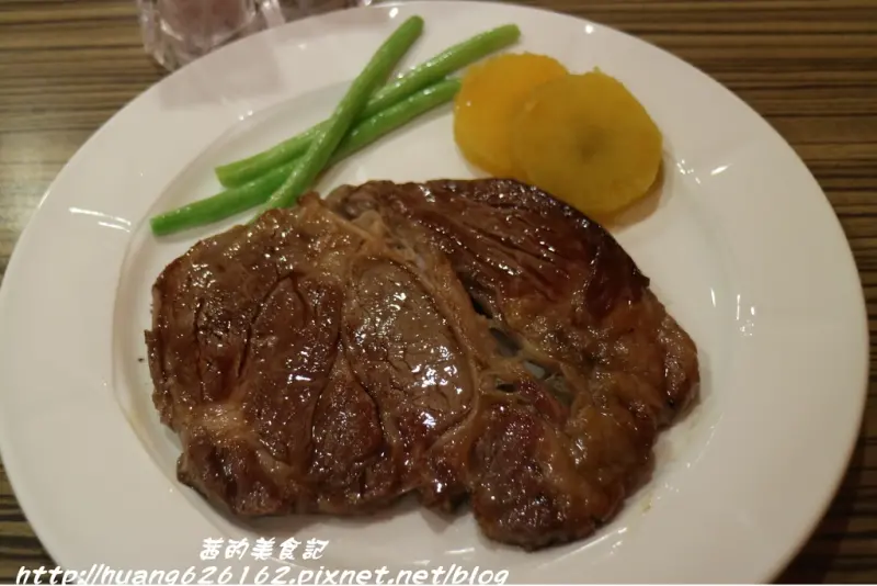 【新北板橋區】比臉還大Prime頂級美國嫩肩牛排只要330元『花園廚房』捷運府中站/板橋林家花園平價牛排/不收服務費