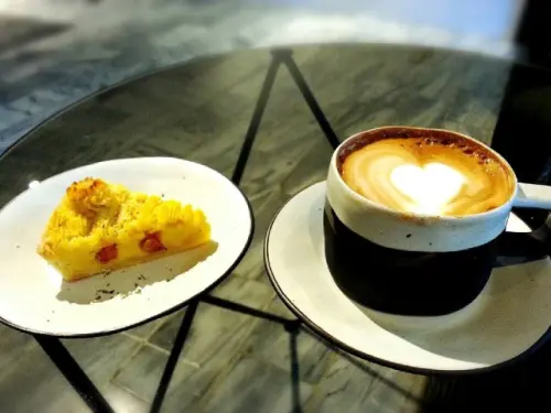 【六張犁站】許自己一個獨享的空間~ Beatnik Café-比特尼克