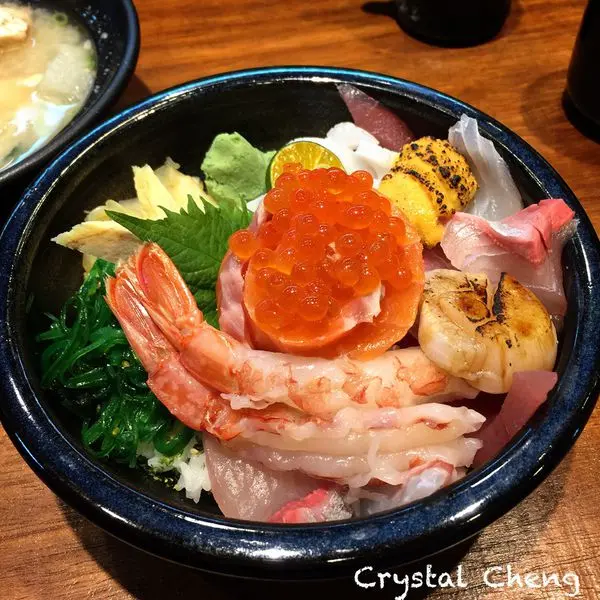 【台中美食推薦】倚樂屋 新鮮美味一端上桌看了就好開心的華麗海鮮丼推薦(日式 西屯 文心路)