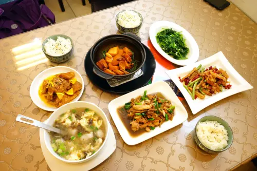 【台南餐廳】香橙 ｜ 突破經典的創意料理 ｜ 大推：白玉菜圃炒嫩雞 ｜ 備有 停車場