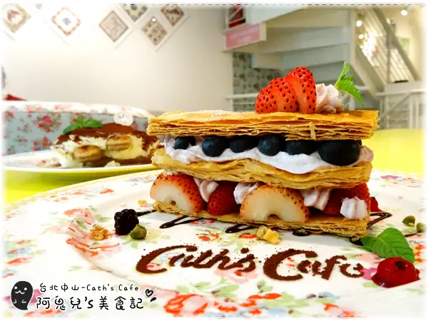∥台北中山∥Caths Cafe(體驗團)．結合品牌服飾與餐點的英倫風咖啡廳，碎花圖案讓每個角落都覺得好夢幻＊中山