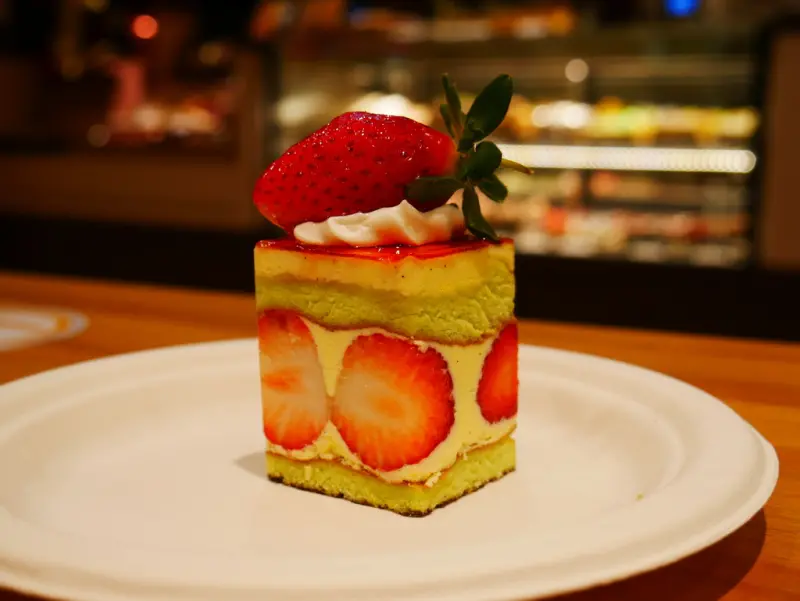 【Angelas日嚐】冬季限定草莓芙芝莉，聖誕節繽紛可愛小甜點，林口三井遠雄Outlet Park【ARTASTY雅聖】