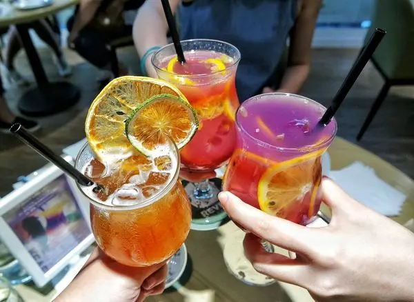 【台北．東區】REVEL樂福Eatery & Juice bar，在城市裡的綠洲來杯花枝招展冷壓氣泡飲，創新特色雞蛋仔冰淇淋絕對讓你驚呼連連@女子的休假計劃