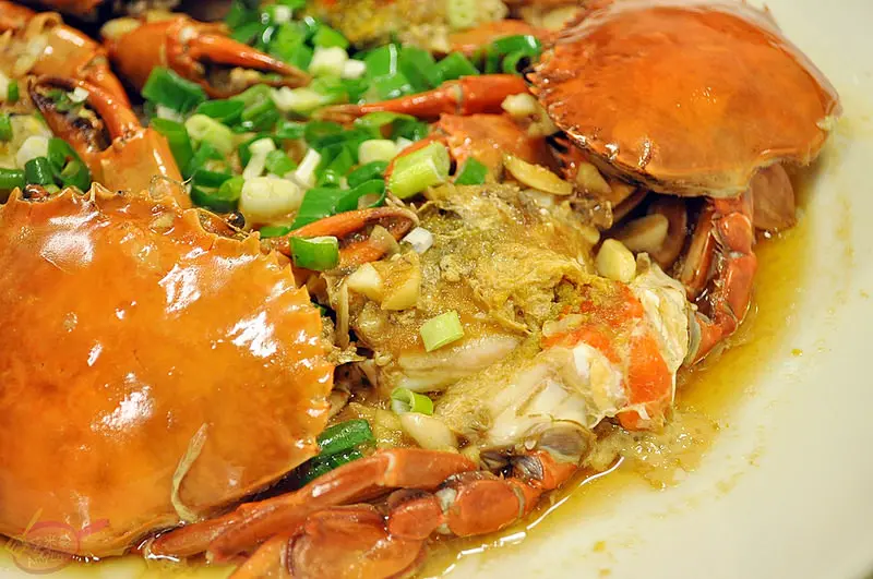 十人份澎派年菜整桌只要$4000。漁人船釣海鮮餐廳。預約外帶現煮熱年菜，省時省事又省錢。另有內用5人/10人除夕團圓圍爐餐、開運春酒桌菜好選擇