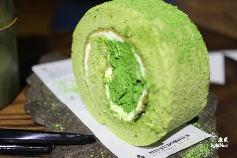 台中美食：淺藍 × 三星丸～濃茶生乳捲新品上市，果然是超濃抹茶蛋糕捲