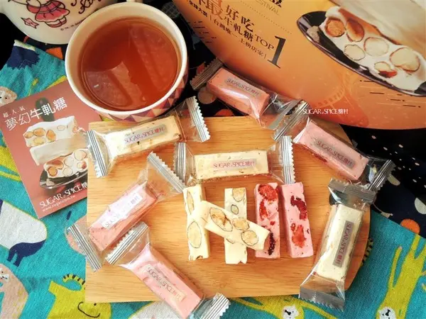 糖村 法式牛軋糖 花舞春饗綜合禮盒 奶香濃郁杏仁果大顆+草莓牛軋糖粉嫩好看又好吃 過年禮盒首選~        
      