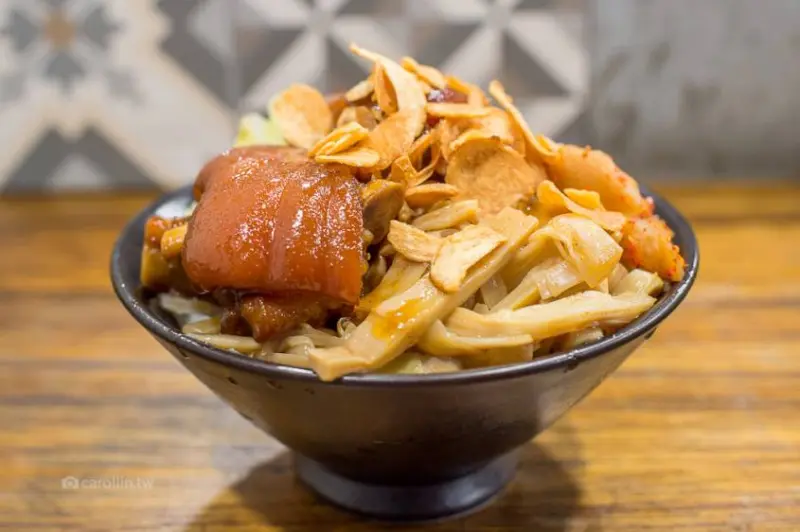 《香香老師私房菜》國華街古早味豬腳飯 - 卡琳。摸魚兒趣